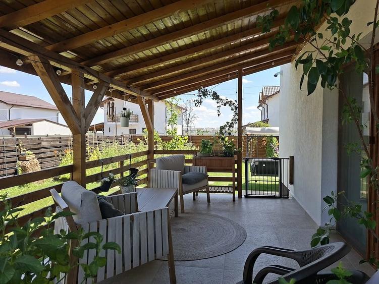 Casă cu Teren 425 Mp în Săbăreni