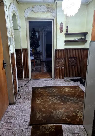 Apartament cu 4 camere semidecomandat în Trivale