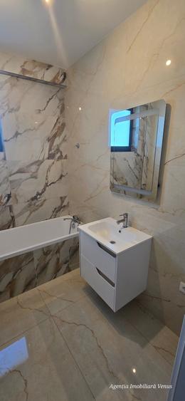 Apartament cu 4 camere decomandat în Central