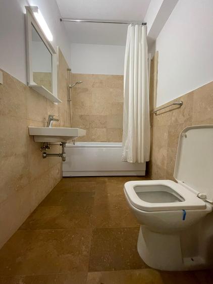 Apartament cu 3 camere semidecomandat în Herăstrău