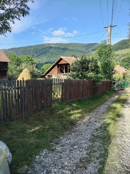 Teren de 1213 mp, în Teșila