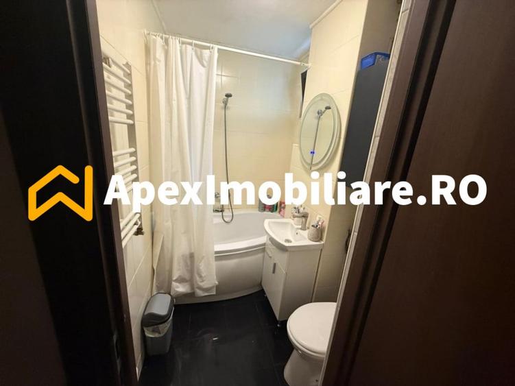Apartament cu 3 camere decomandat în Titan