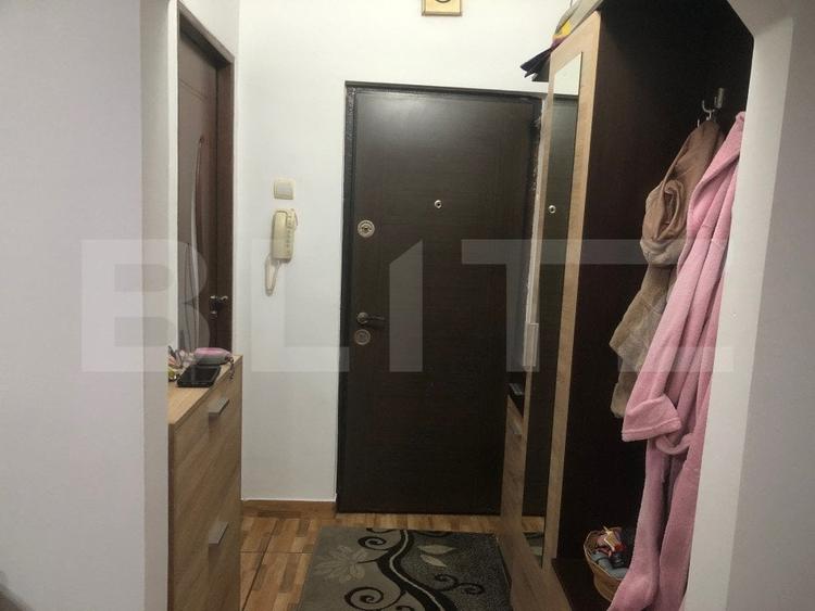 Apartament cu 4 camere semidecomandat, mobilat în Micro 14