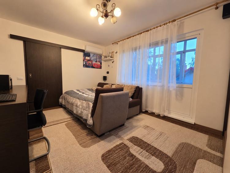 Apartament cu 3 camere semidecomandat, mobilat în Tătărași