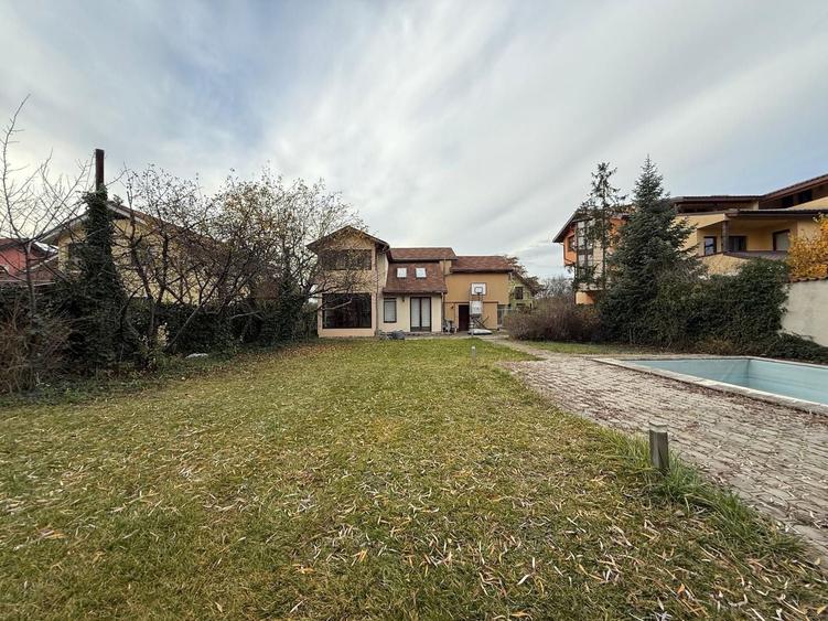 Casă individuală cu 4 camere cu Canalizare în Lipovei