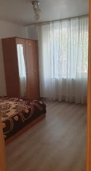 Apartament cu 3 camere decomandat în Dristor