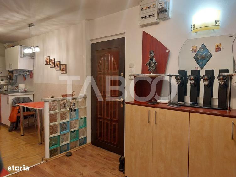 Apartament cu 3 camere decomandat, mobilat în Central