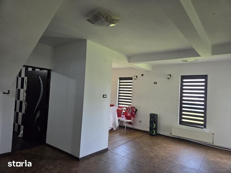 Casă cu 4 camere cu Teren 964 Mp în Țițești