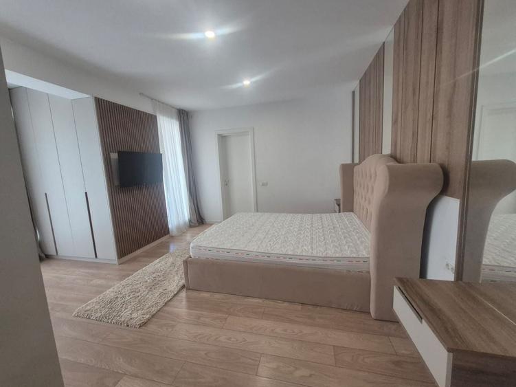Apartament cu 3 camere semidecomandat, mobilat în Pipera