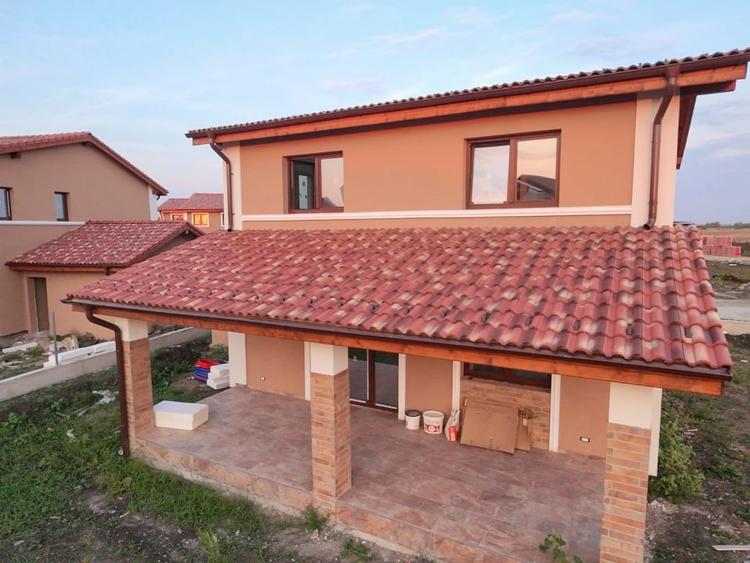 Casă individuală cu 5 camere cu Canalizare în Săcălaz