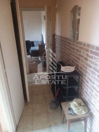 Apartament cu 4 camere semidecomandat în Dâmbovița