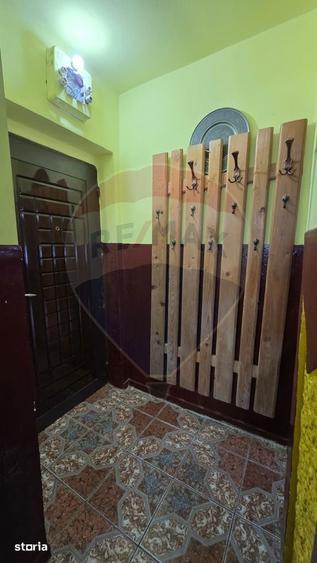 Apartament cu 3 camere de vanzare, str Tineretului - 11