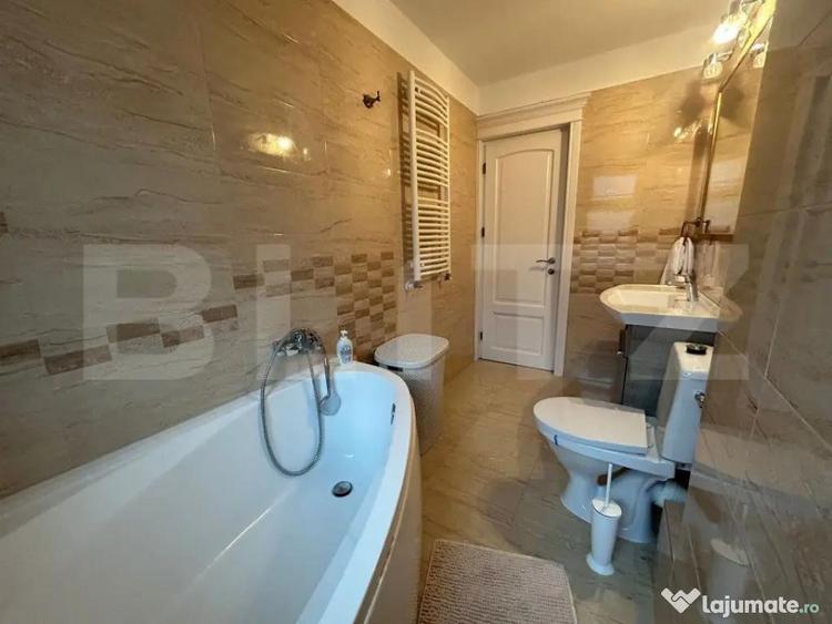 Apartament cu 3 camere semidecomandat, mobilat în Central
