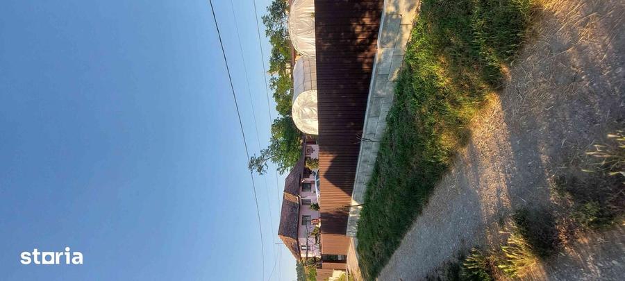 Casă cu 2 camere cu Teren 2200 Mp în Central