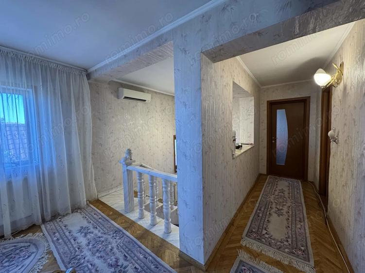 Casă cu 6 camere cu Teren 4057 Mp în Găneasa