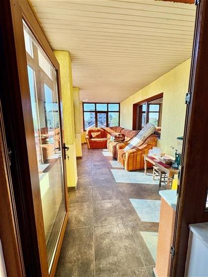 Apartament cu 3 camere decomandat, mobilat în Anda