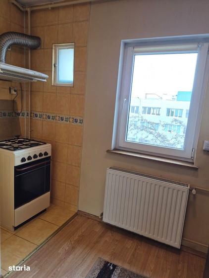 Apartament cu 3 camere în Tractorul
