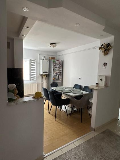 Apartament cu 2 camere decomandat în Florești