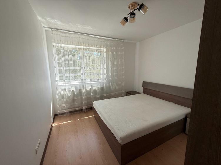 Apartament cu 3 camere decomandat în Cățelu
