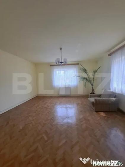 Casă cu 4 camere cu Teren 1210 Mp în Stupini