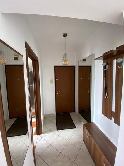 Apartament cu 3 camere, mobilat în Unirii