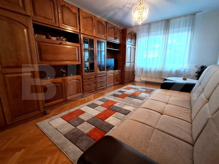 Apartament cu 3 camere decomandat, mobilat în Tudor