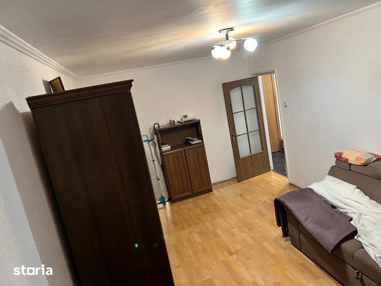 Apartament cu 3 camere decomandat în Sud