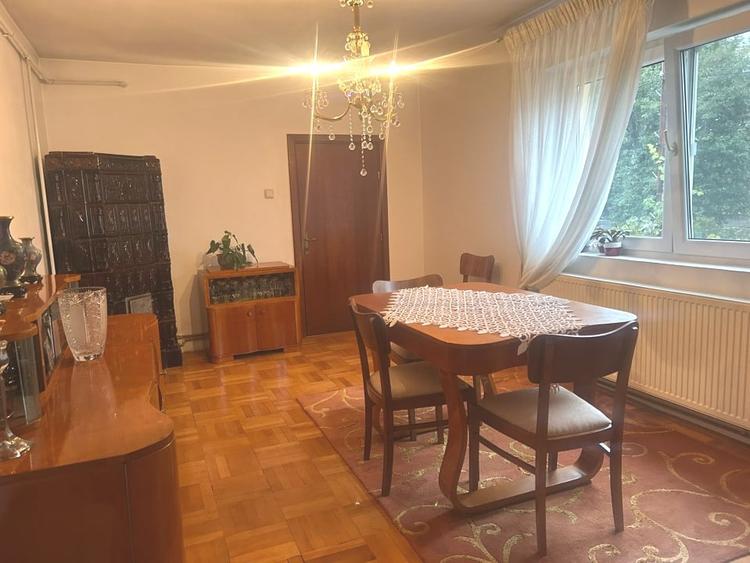 Casă individuală cu 6 camere cu Canalizare în Centrul Istoric