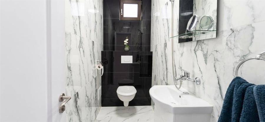 Casă cu 6 camere cu Teren 370 Mp în Haieu