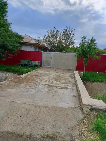 Casă cu Teren 2100 Mp în Grivița