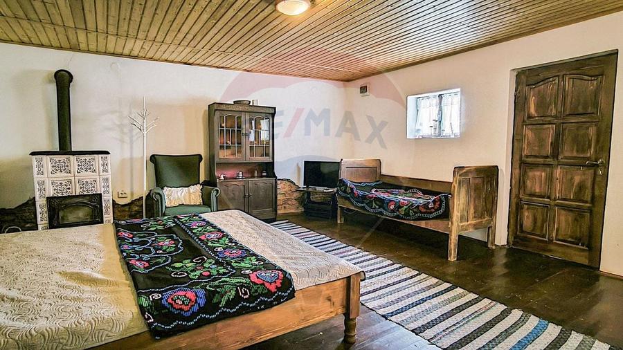 Casă individuală cu 4 camere cu Teren 1631 Mp în Șomartin