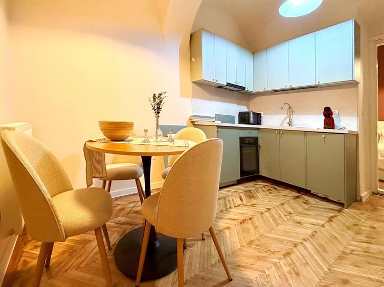 Apartament cu 2 camere decomandat, mobilat în P-ța Unirii