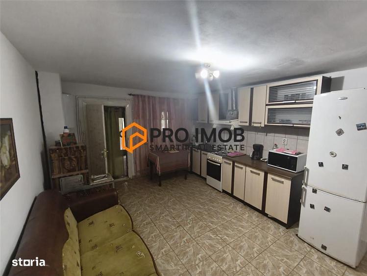 Casă cu 4 camere decomandat în Central