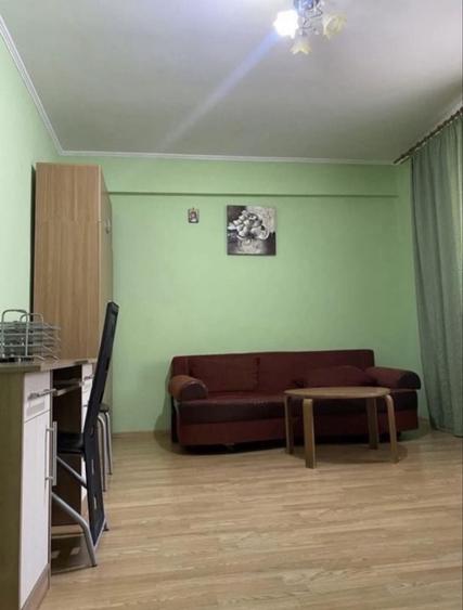 Garsonieră decomandată în Central