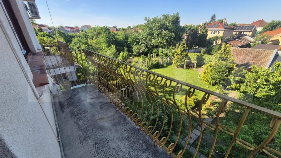 Casă individuală cu 12 camere cu Canalizare în Semicentral