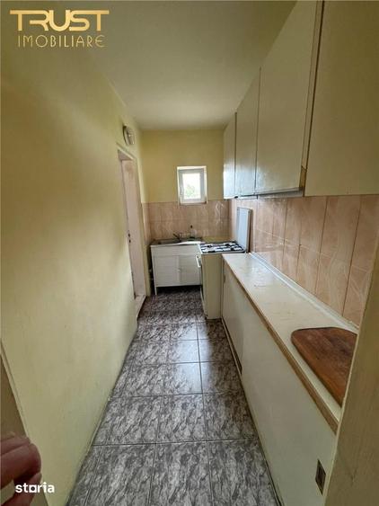 Casă cu 8 camere cu Teren 276 Mp în Zorilor