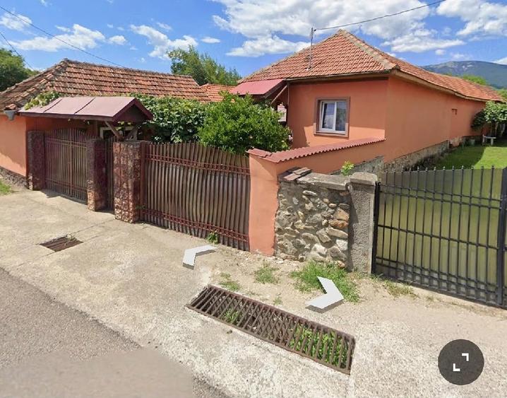 Casă cu 6 camere cu Teren 1080 Mp în Runcu