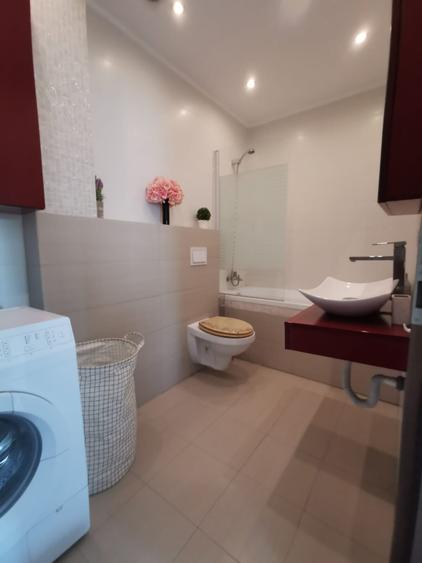 Apartament cu 3 camere decomandat în Dumbrăvița