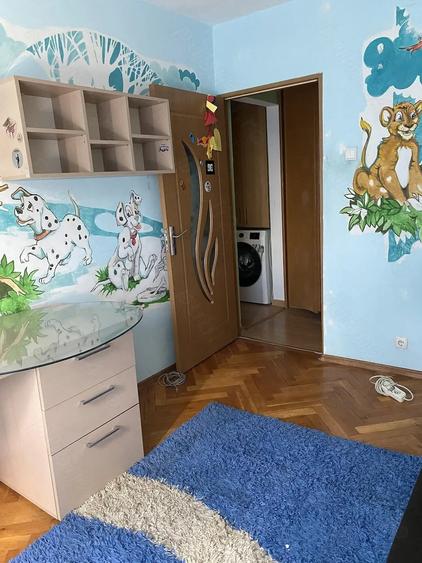 Apartament cu 3 camere decomandat în Torontalului