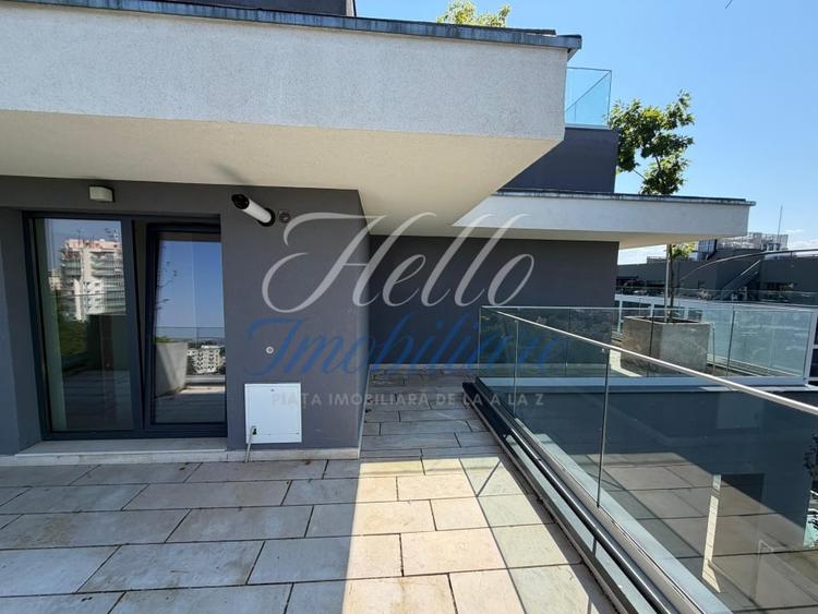 Penthouse cu 3 camere decomandat în Zorilor