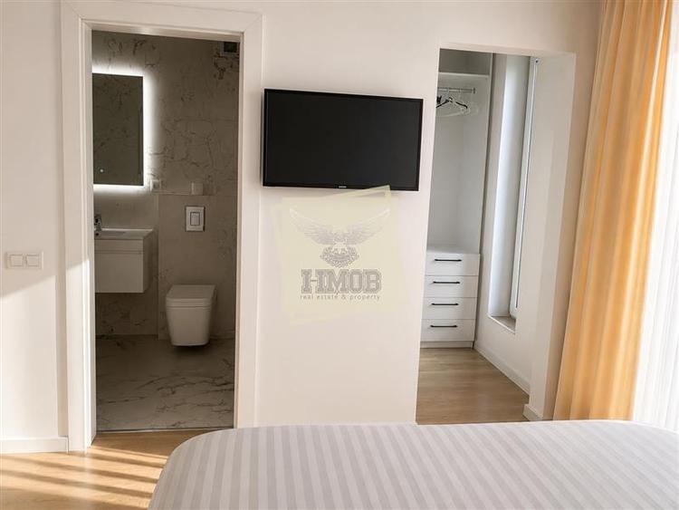 Penthouse cu 3 camere semidecomandat, mobilat în Industrial Est