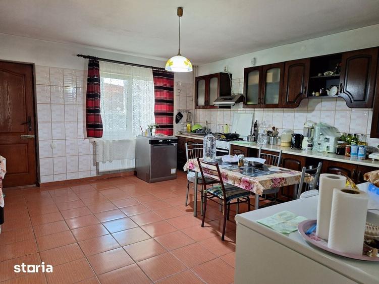 Casă cu 5 camere cu Teren 4200 Mp în Adunații-Copăceni