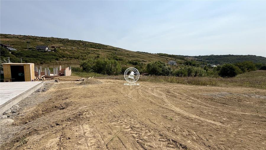 Teren de 500 mp, în Aroneanu
