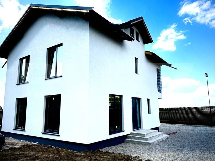Casă individuală cu 5 camere cu Teren 450 Mp în Electroprecizia