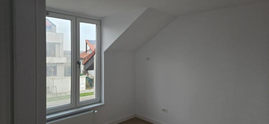 Duplex cu 5 camere cu Canalizare în Băneasa