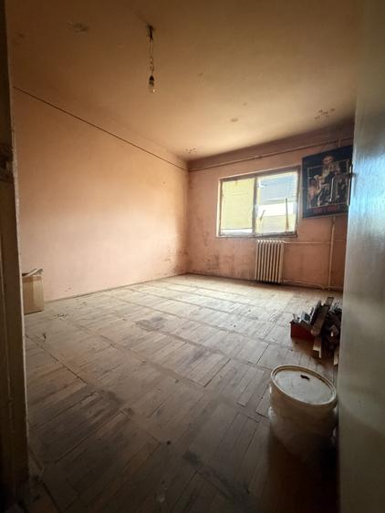 Apartament cu 3 camere decomandat în Soarelui