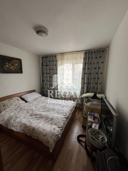 Apartament cu 3 camere decomandat în Exterior Vest