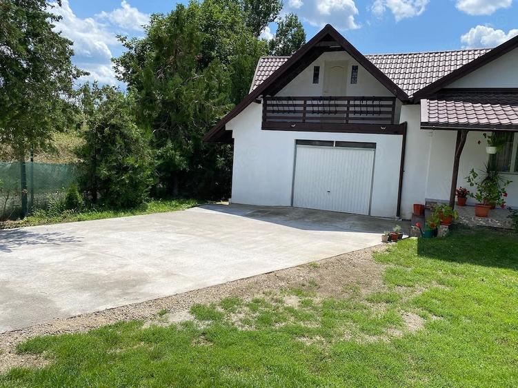 Casă cu Teren 2000 Mp în Pârscov