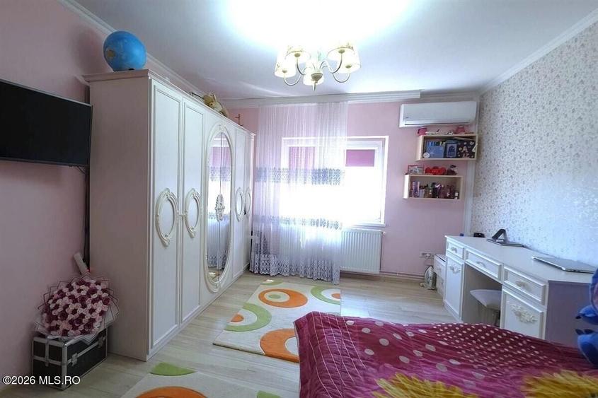 Duplex cu 4 camere cu Canalizare în Central
