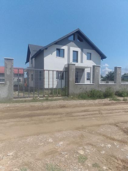 Casă cu 4 camere în Exterior Vest